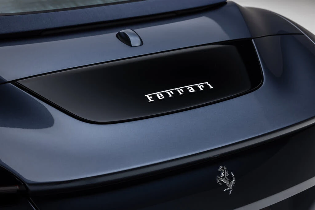 2025 Ferrari Roma Spider - Image 21 of 31