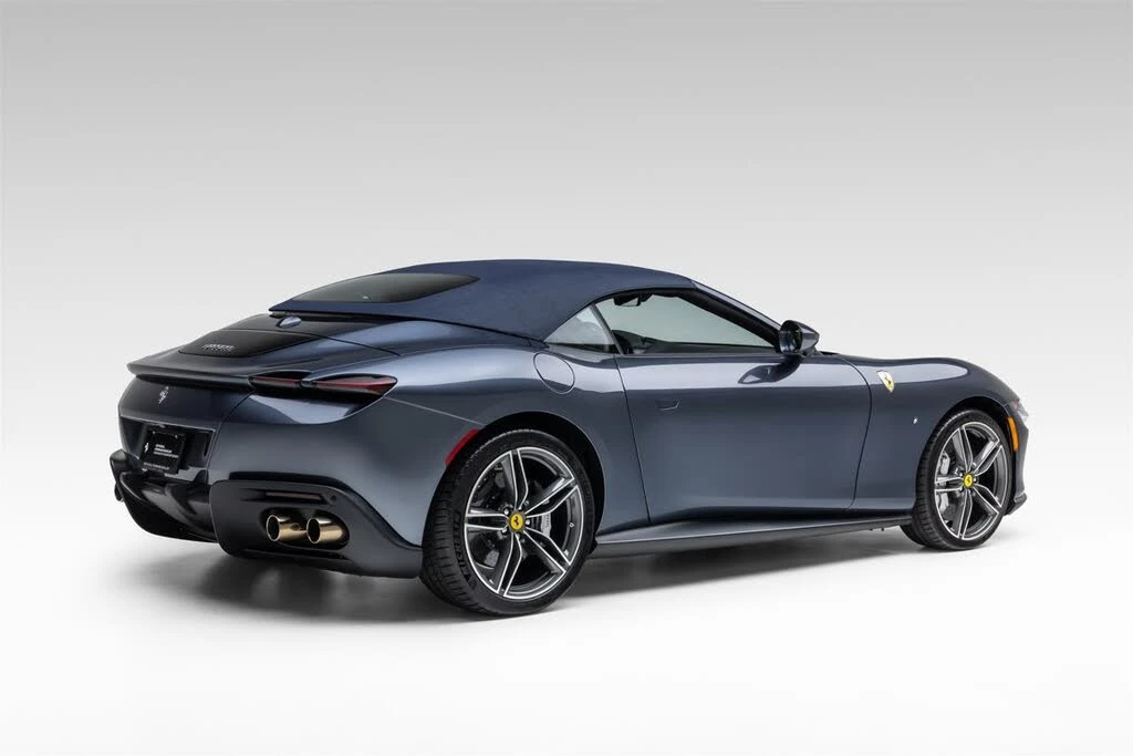 2025 Ferrari Roma Spider - Image 8 of 31