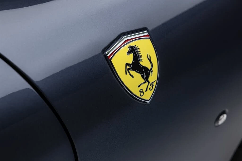 2025 Ferrari Roma Spider - Image 20 of 31