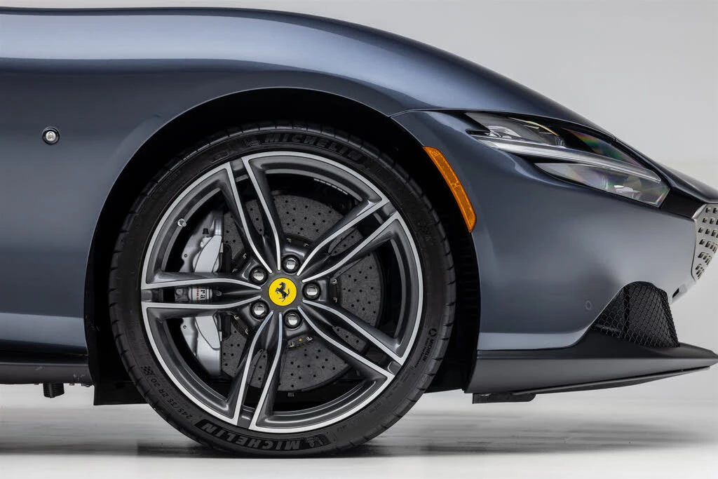 2025 Ferrari Roma Spider - Image 13 of 31