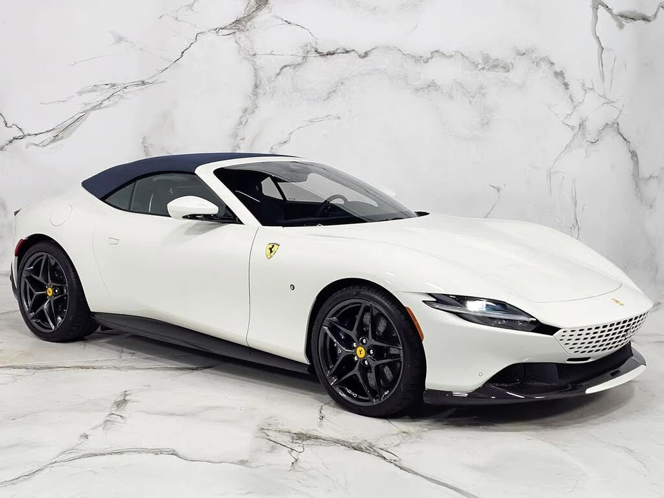 2025 Ferrari Roma Spider - Image 9 of 31