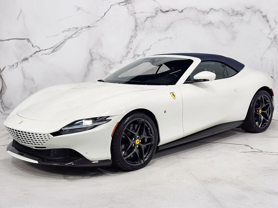 2025 Ferrari Roma Spider - Image 18 of 31