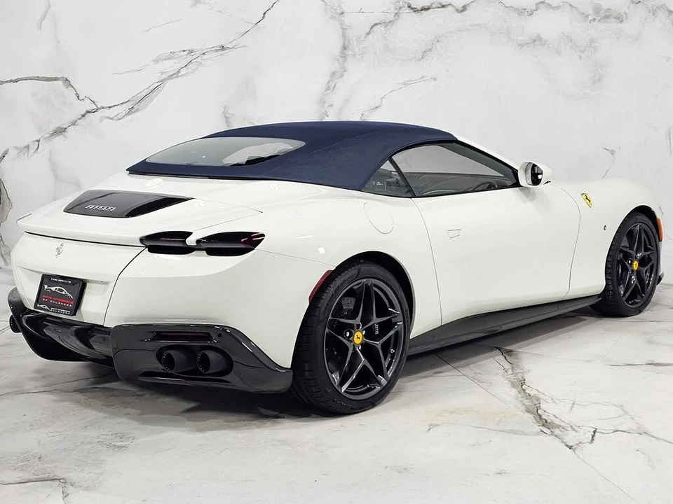 2025 Ferrari Roma Spider - Image 11 of 31
