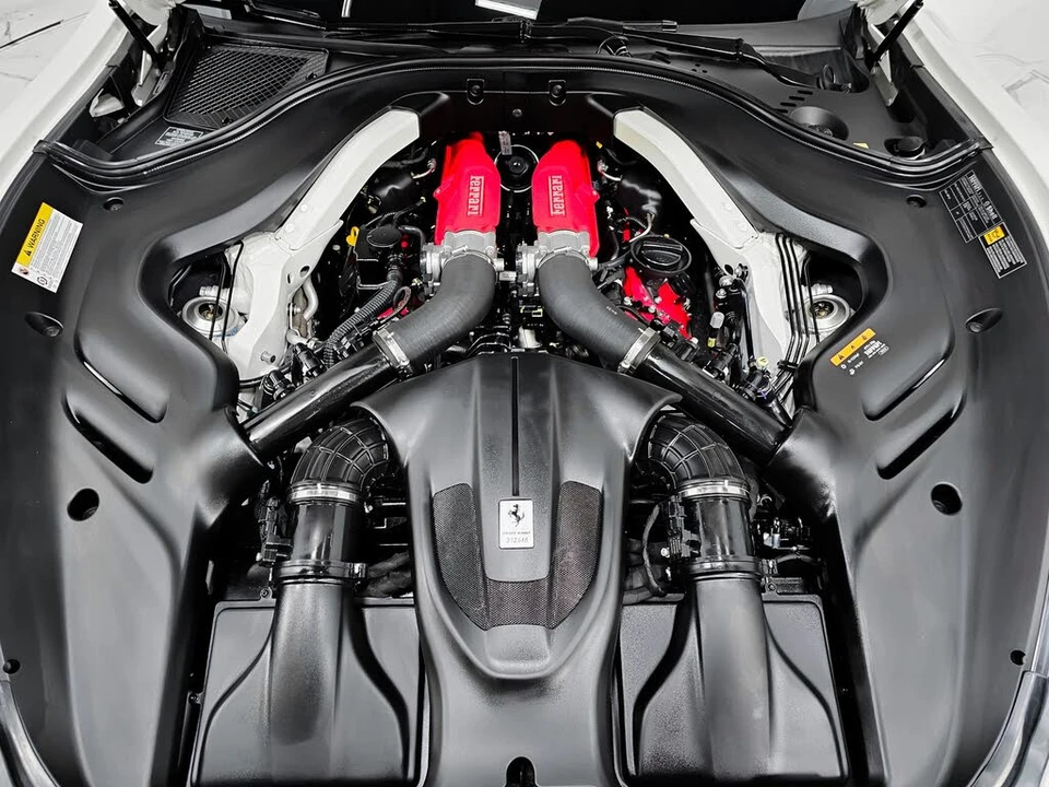 2025 Ferrari Roma Spider - Image 4 of 31