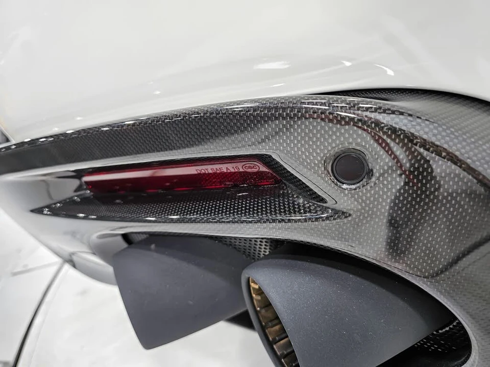 2025 Ferrari Roma Spider - Image 24 of 31