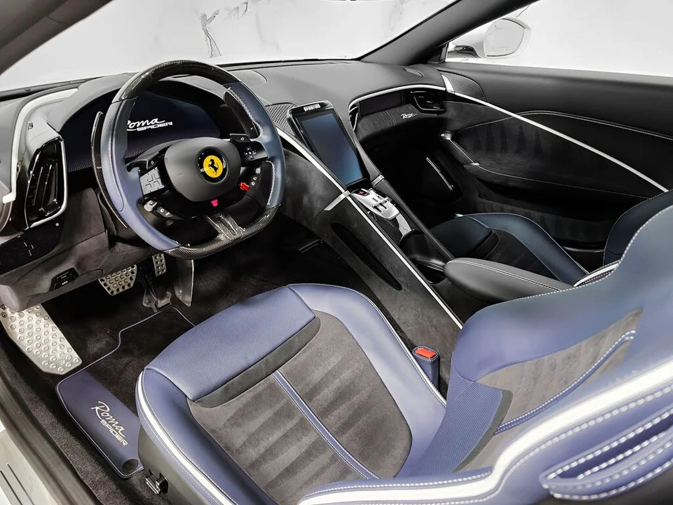 2025 Ferrari Roma Spider - Image 16 of 31