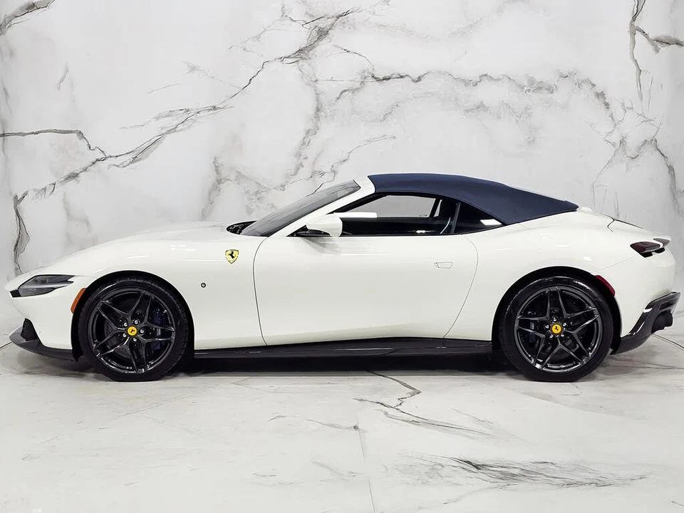 2025 Ferrari Roma Spider - Image 17 of 31
