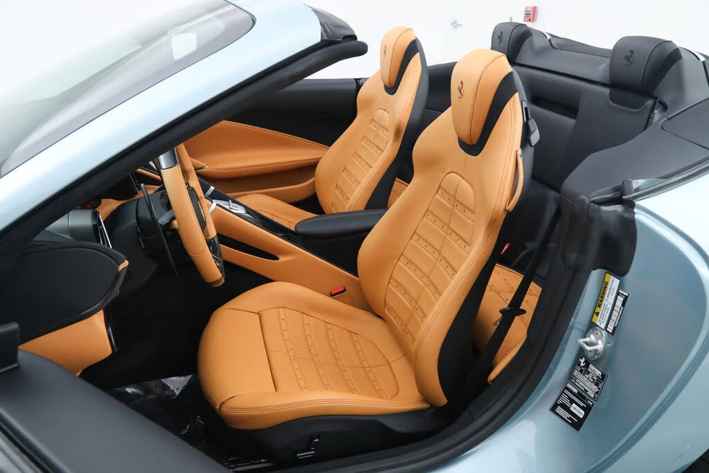 2025 Ferrari Roma Spider - Image 5 of 31