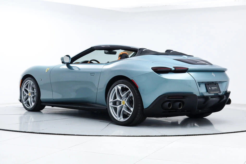 2025 Ferrari Roma Spider - Image 8 of 31
