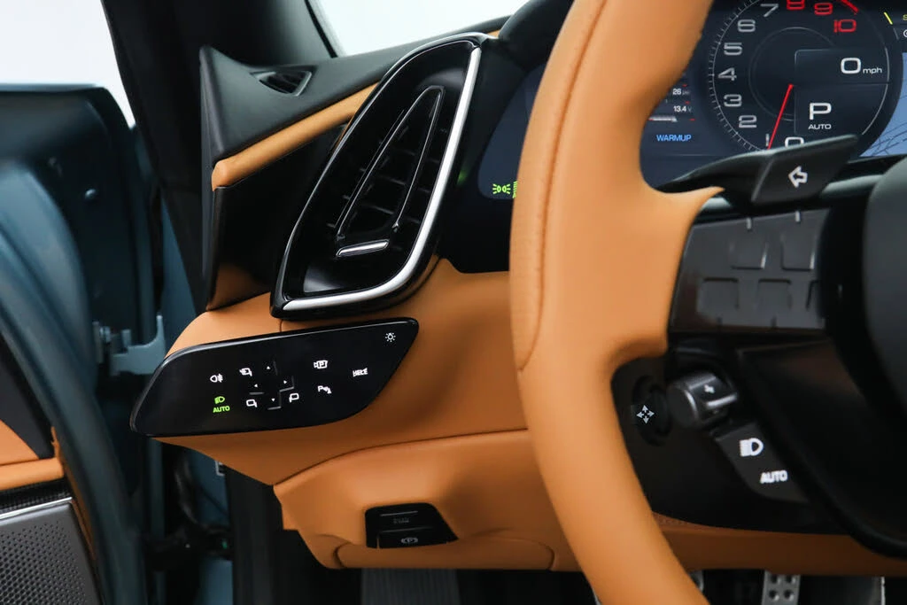 2025 Ferrari Roma Spider - Image 29 of 31