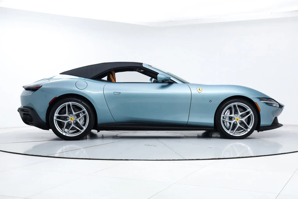 2025 Ferrari Roma Spider - Image 11 of 31