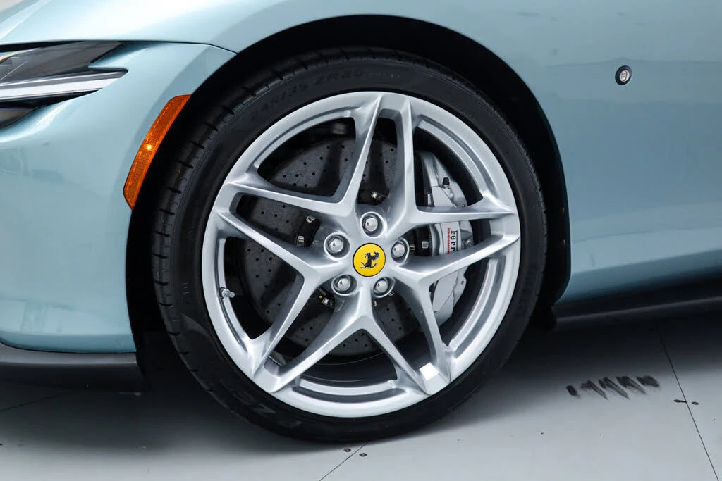 2025 Ferrari Roma Spider - Image 16 of 31