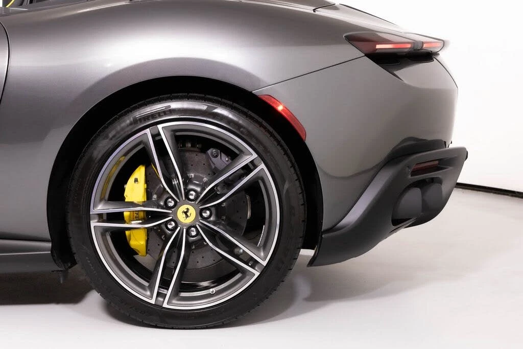 2025 Ferrari Roma Spider - Image 25 of 31