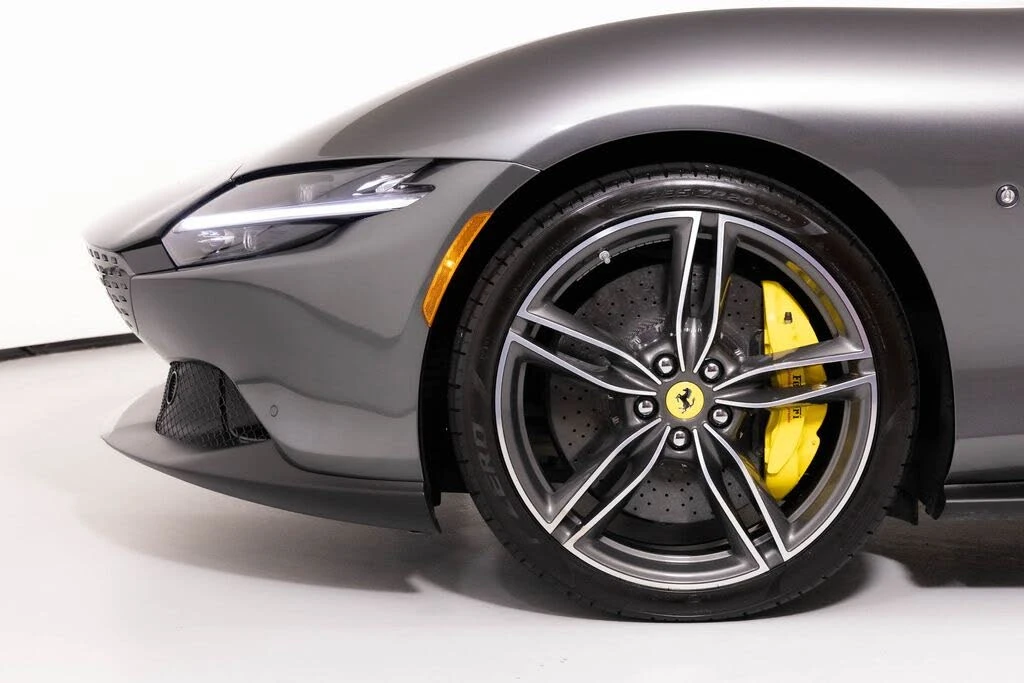 2025 Ferrari Roma Spider - Image 24 of 31