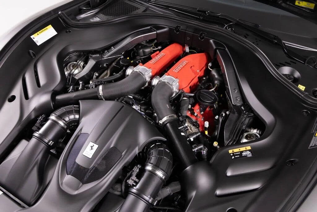 2025 Ferrari Roma Spider - Image 19 of 31