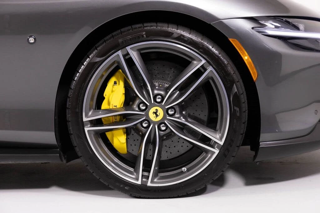2025 Ferrari Roma Spider - Image 27 of 31