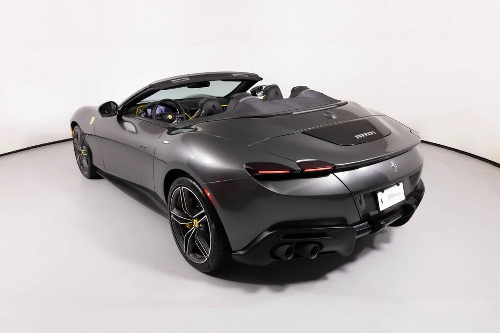 2025 Ferrari Roma Spider - Image 21 of 31