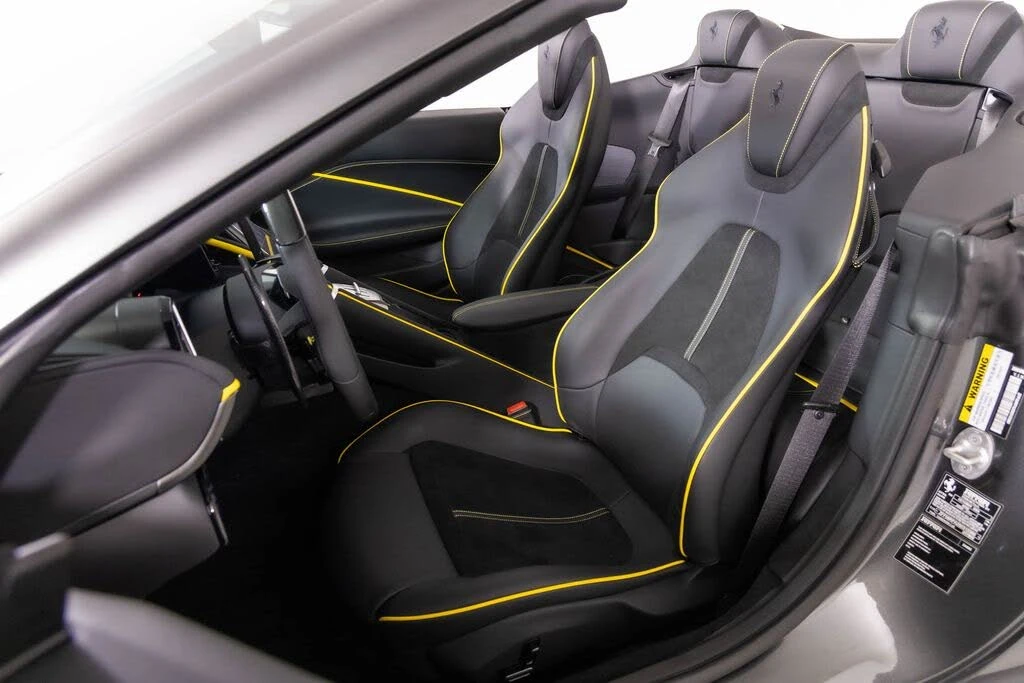 2025 Ferrari Roma Spider - Image 5 of 31