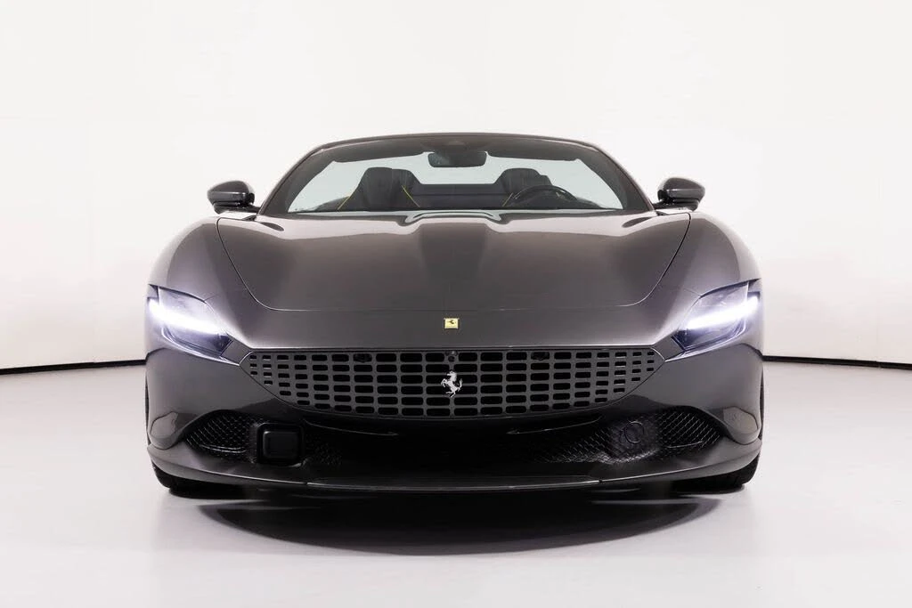 2025 Ferrari Roma Spider - Image 17 of 31