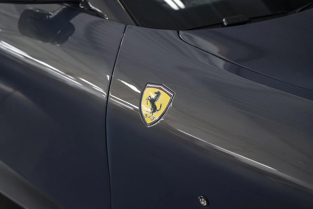 2025 Ferrari Roma Spider - Image 9 of 31