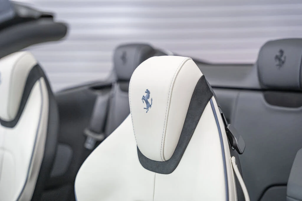 2025 Ferrari Roma Spider - Image 24 of 31