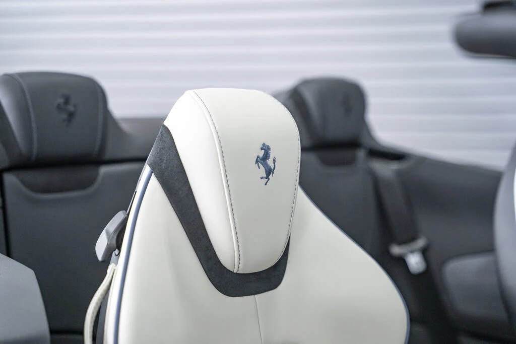 2025 Ferrari Roma Spider - Image 28 of 31