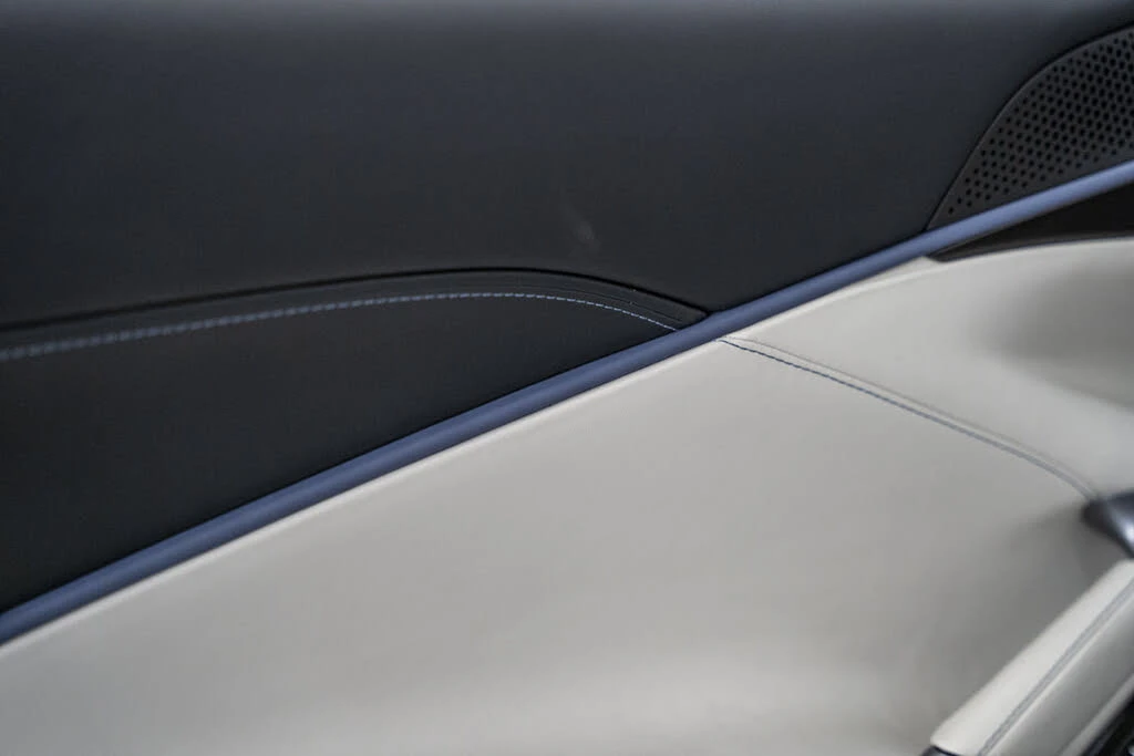 2025 Ferrari Roma Spider - Image 19 of 31