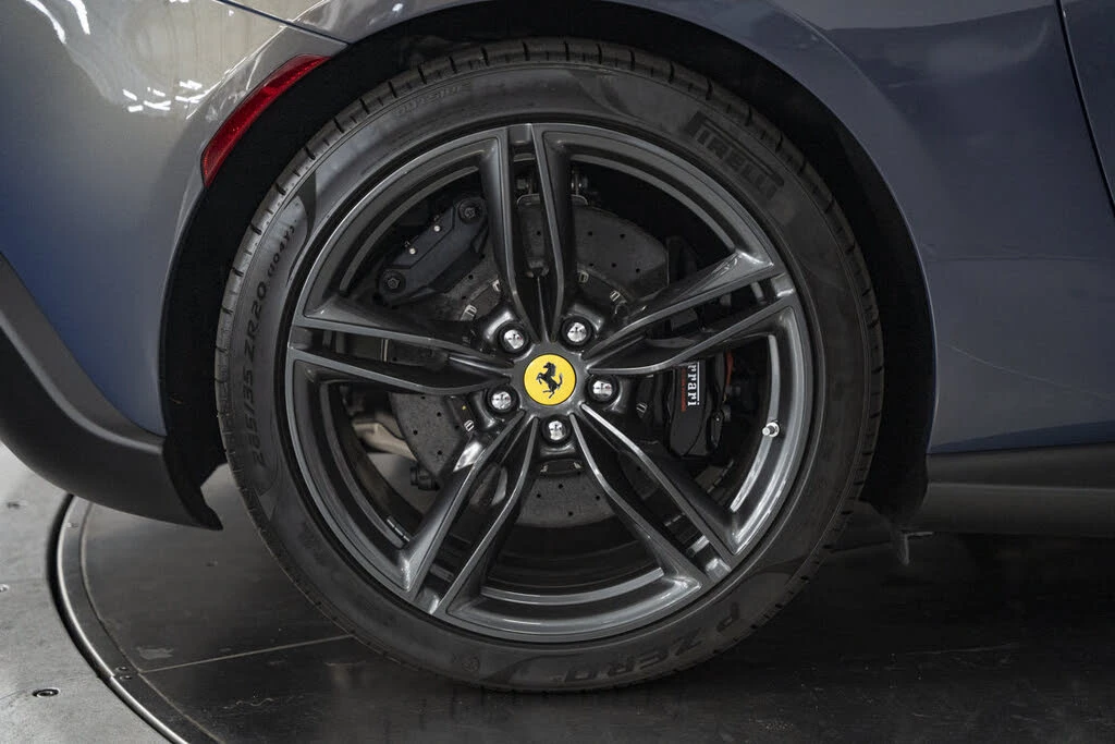 2025 Ferrari Roma Spider - Image 15 of 31