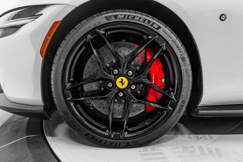 2025 Ferrari Roma Spider - Image 13 of 31