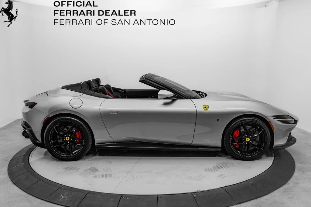 2025 Ferrari Roma Spider - Image 9 of 31