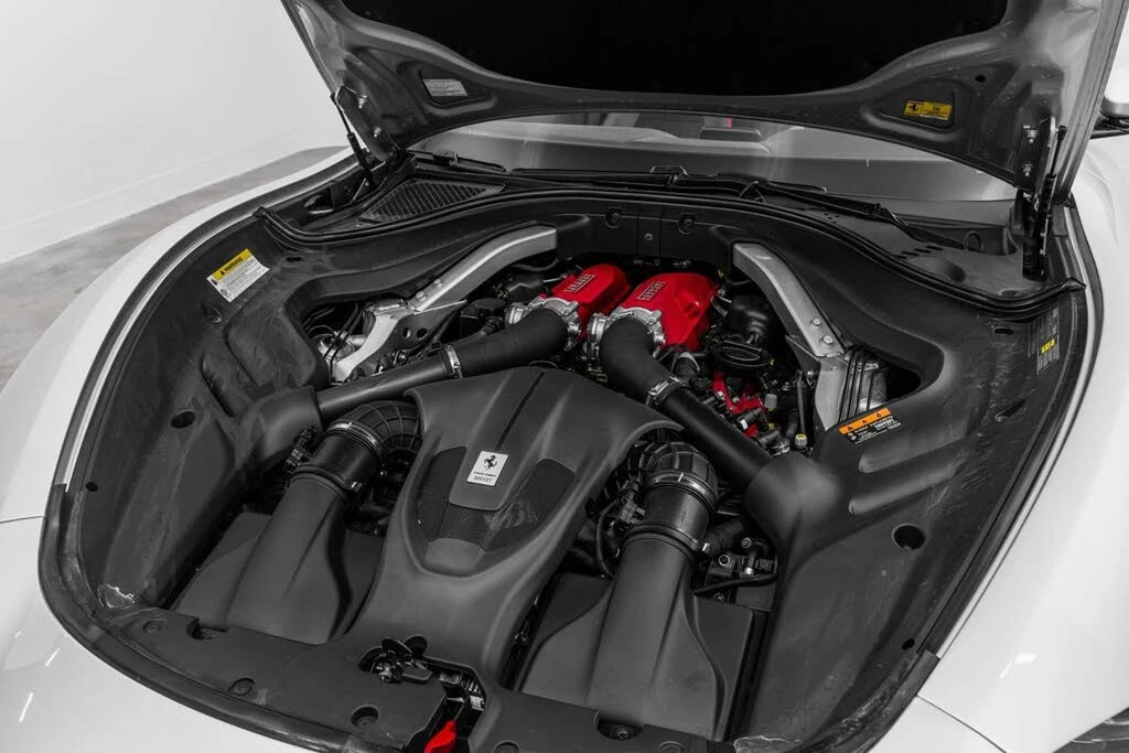2025 Ferrari Roma Spider - Image 20 of 31