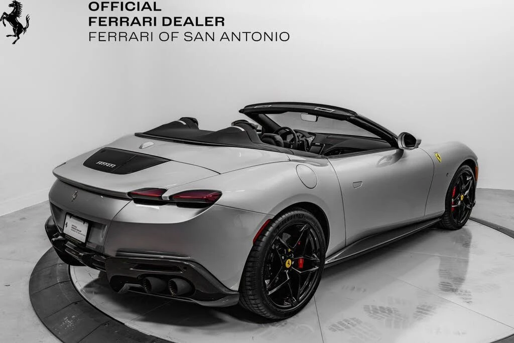 2025 Ferrari Roma Spider - Image 10 of 31