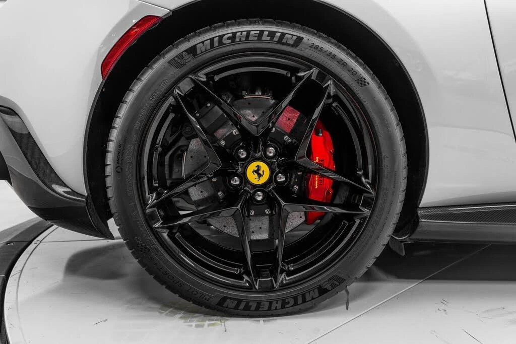 2025 Ferrari Roma Spider - Image 15 of 31