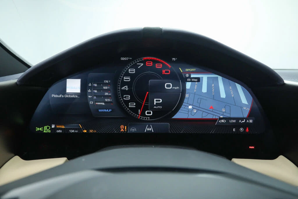 2025 Ferrari Roma Spider - Image 28 of 31