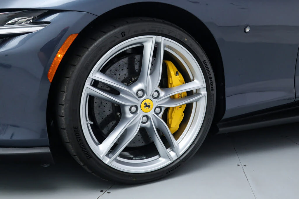 2025 Ferrari Roma Spider - Image 15 of 31