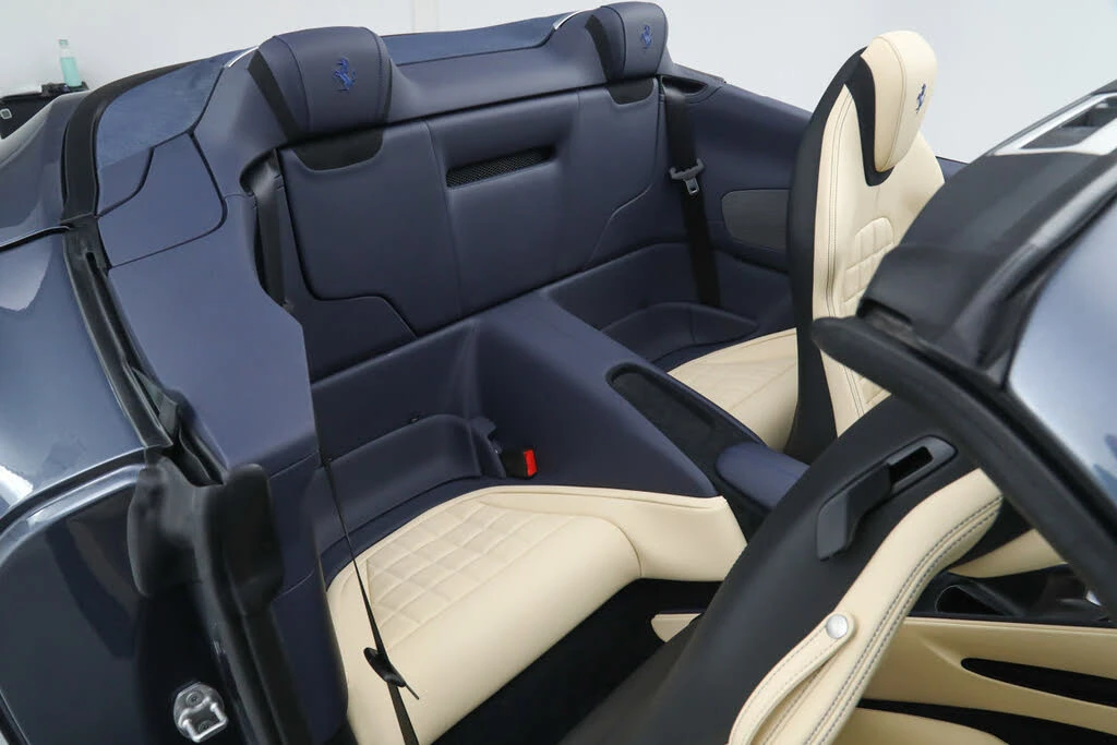 2025 Ferrari Roma Spider - Image 23 of 31
