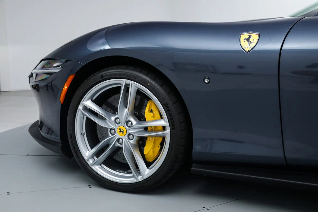 2025 Ferrari Roma Spider - Image 16 of 31