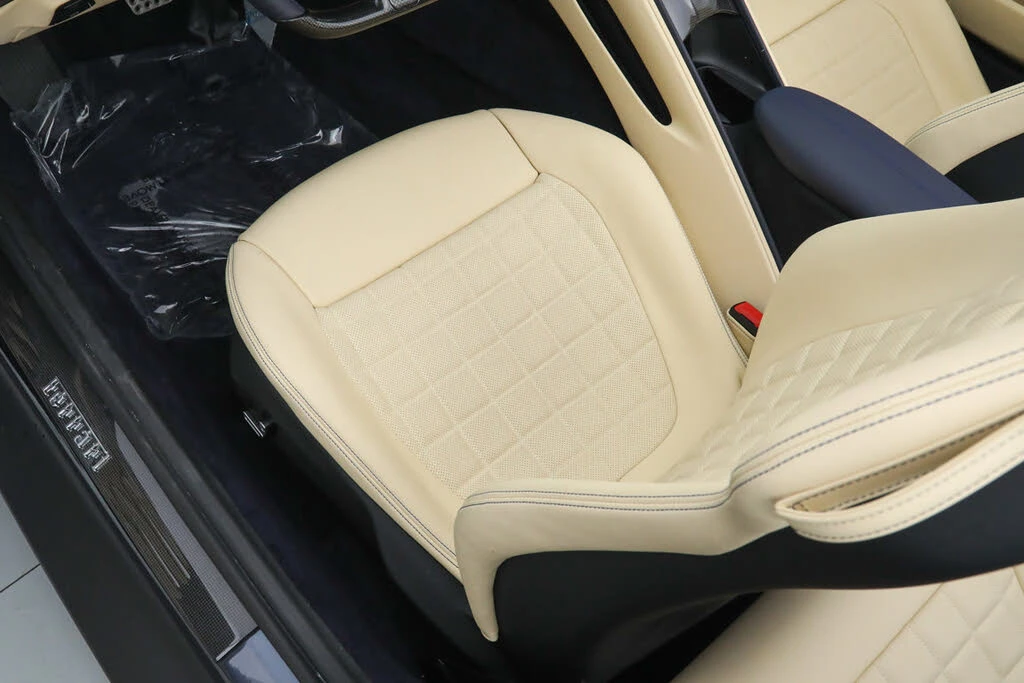 2025 Ferrari Roma Spider - Image 27 of 31