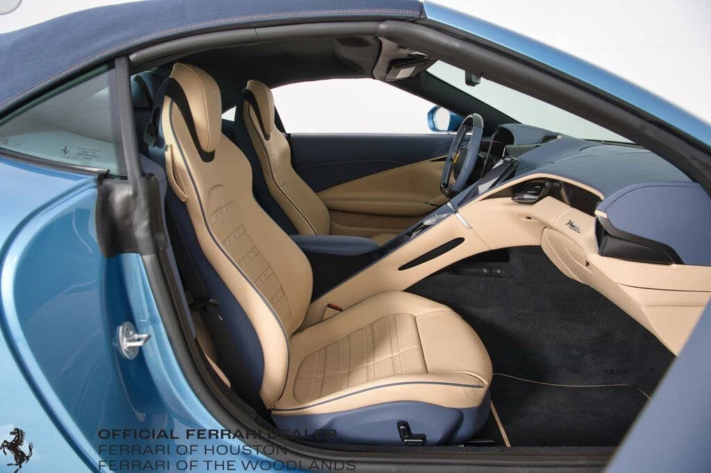 2025 Ferrari Roma Spider - Image 15 of 31