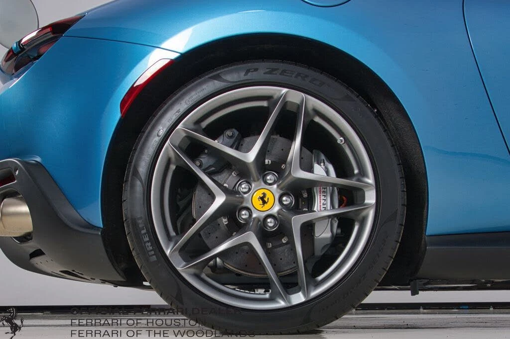 2025 Ferrari Roma Spider - Image 21 of 31