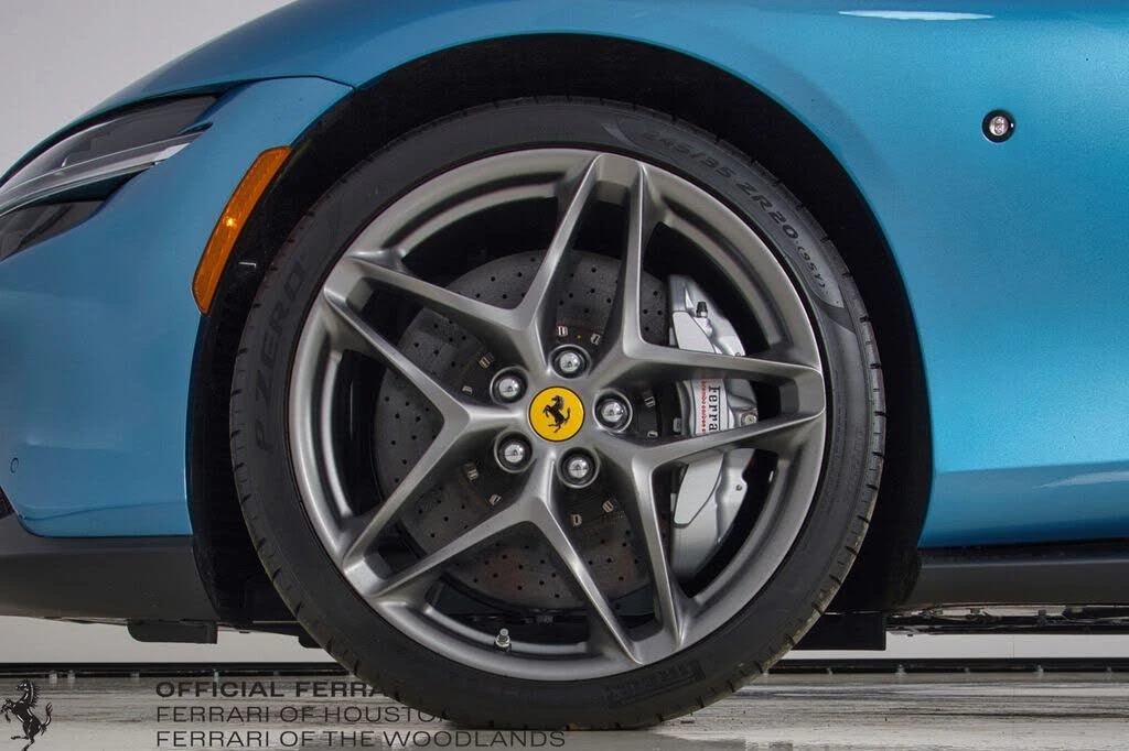 2025 Ferrari Roma Spider - Image 19 of 31