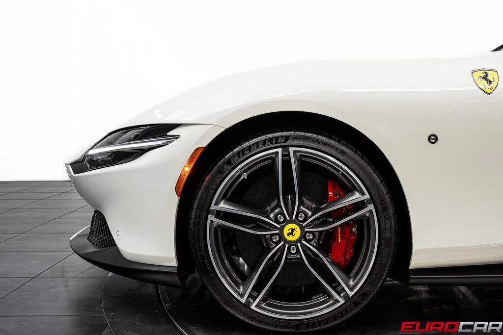 2025 Ferrari Roma Spider - Image 15 of 31
