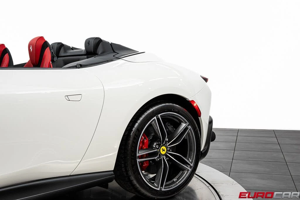 2025 Ferrari Roma Spider - Image 16 of 31