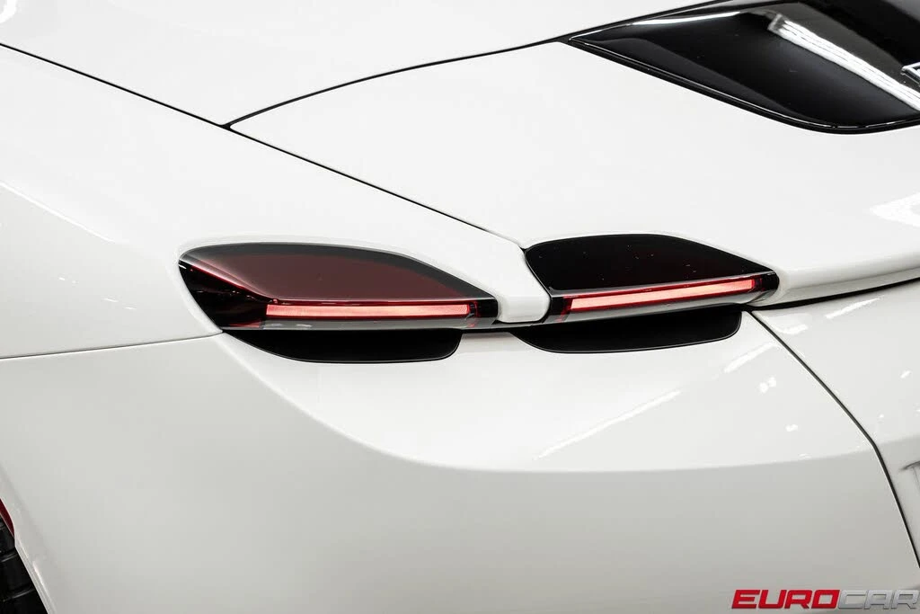 2025 Ferrari Roma Spider - Image 21 of 31