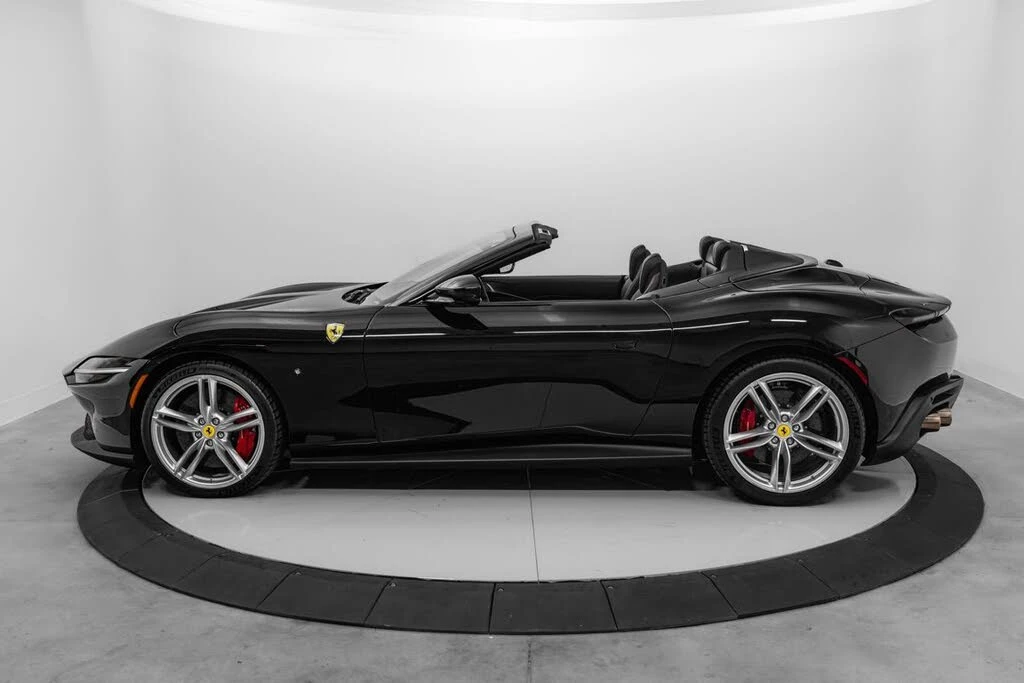 2025 Ferrari Roma Spider - Image 3 of 31