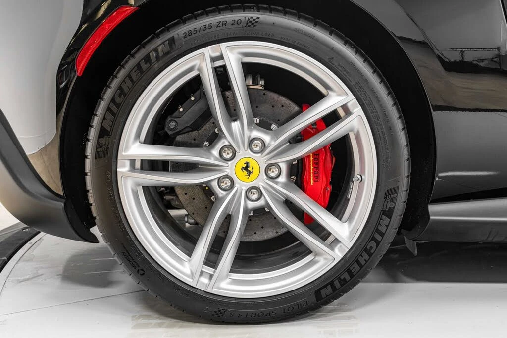 2025 Ferrari Roma Spider - Image 18 of 31