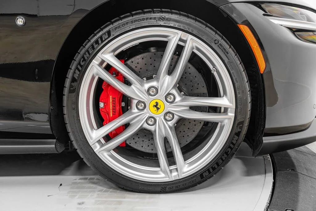 2025 Ferrari Roma Spider - Image 19 of 31