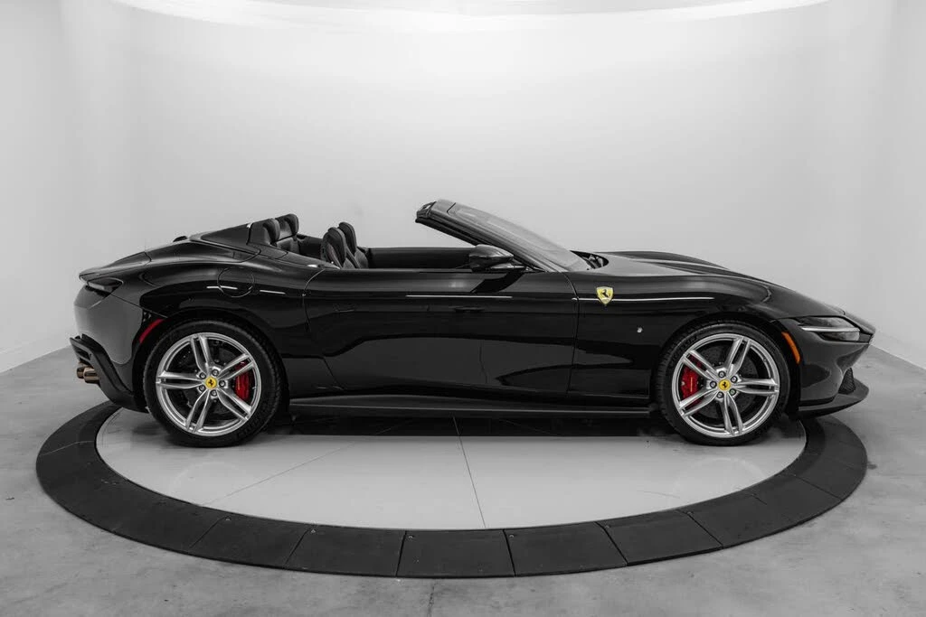 2025 Ferrari Roma Spider - Image 12 of 31