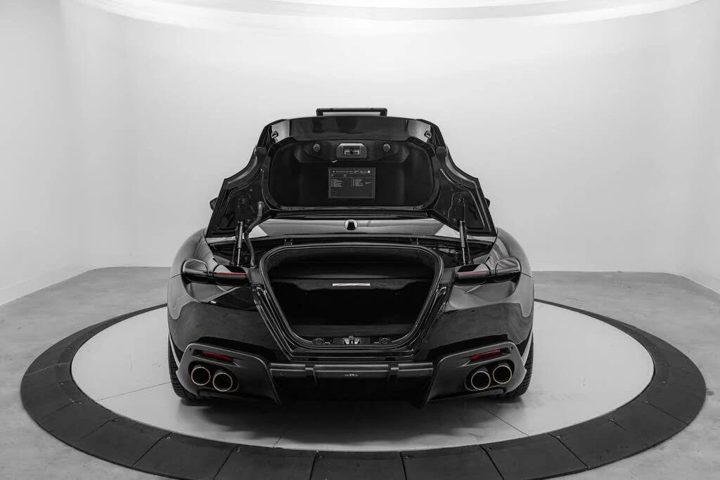 2025 Ferrari Roma Spider - Image 26 of 31