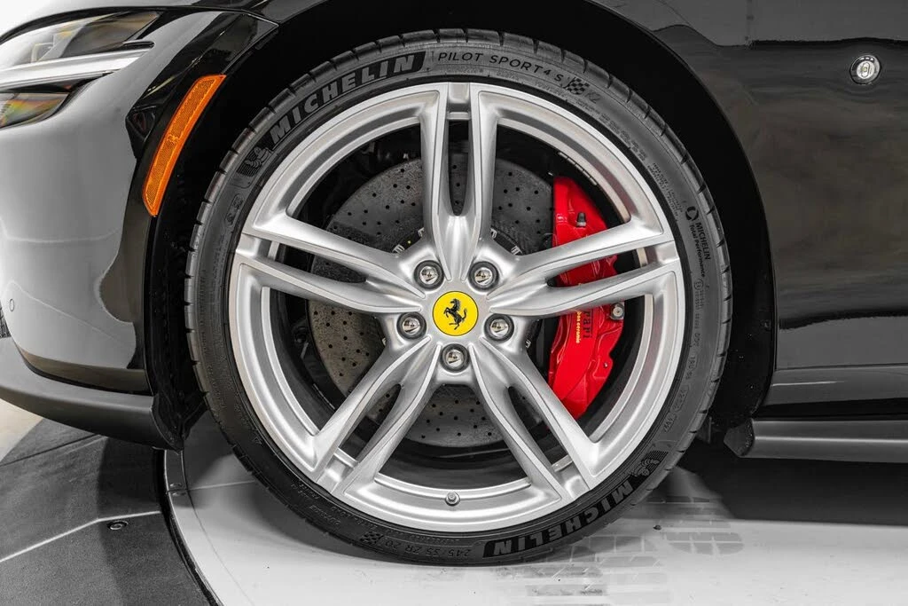 2025 Ferrari Roma Spider - Image 16 of 31